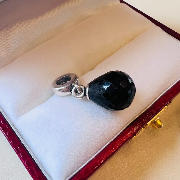 Set of Eight Assorted Bracelet Charms - some Hallmarked .925 - Picture 8 of 10